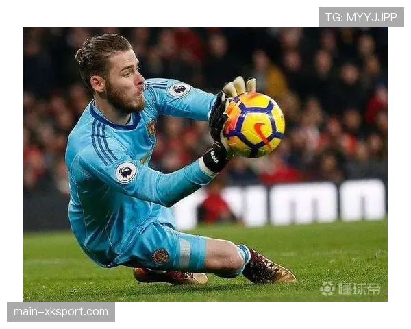 特写：纽卡斯尔门将波普出击失误，富勒姆前锋把握转换机会得分