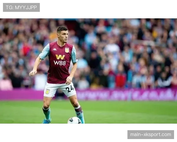 主罚点球前,阿斯顿维拉队长麦金与门将马丁内斯的长时间耳语 主罚点球前,阿斯顿维拉队长麦金与门将马丁内斯的长时间耳语